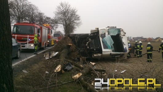 Wypadek pod Kędzierzynem-Koźlem, kierowca ciężarówki trafił do szpitala