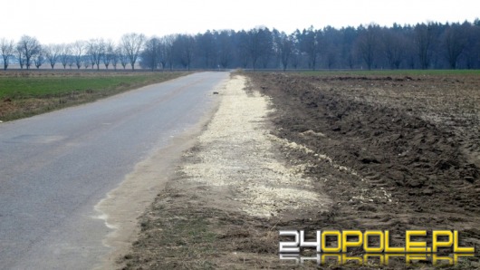 Rolnik zaorał drogę, sprawą zajmie się policja