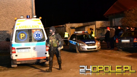 Akcja antyterrorystów w Paczkowie. 42-latek rzucał w policję nożami.
