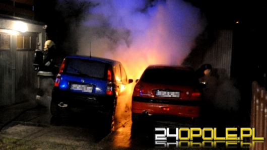 Dwa samochody spłonęły w nocy w Opolu