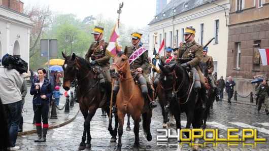 Trzeciomajowe uroczystości w strugach deszczu