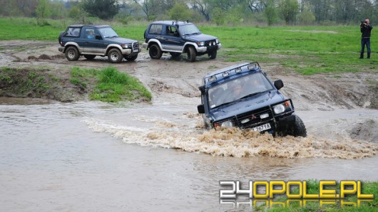 Pasjonująca przejażdżka po błocie i wodzie. Off-road wciąga.