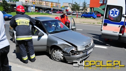 Zderzenie na rondzie, 28-letni kierowca został ranny