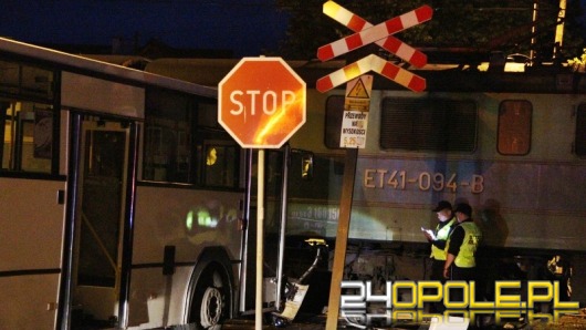 Zderzenie autobusu z pociągiem: zawinił kierowca, który w MZK pracuje od 23 lat