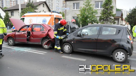 Wypadek na Zaodrzu, dwie osoby trafiły do szpitala
