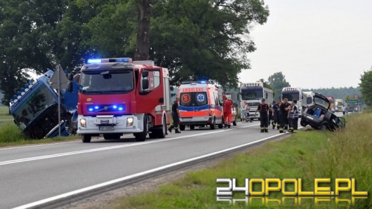 Czołowe zderzenie w Jełowej, nie żyje 73-letni kierowca