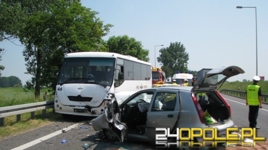 Pod Otmuchowem punto zderzyło się z autobusem