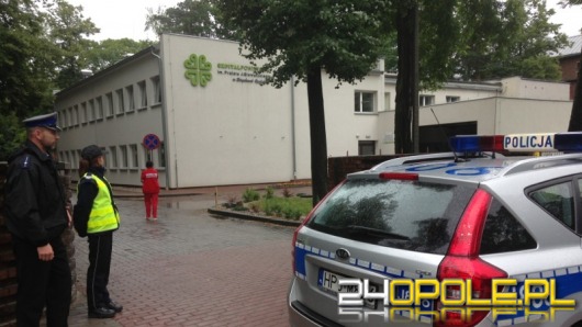 Do szpitala przyszedł e-mail z informacją o bombie. Pirotechnicy sprawdzają obiekt.