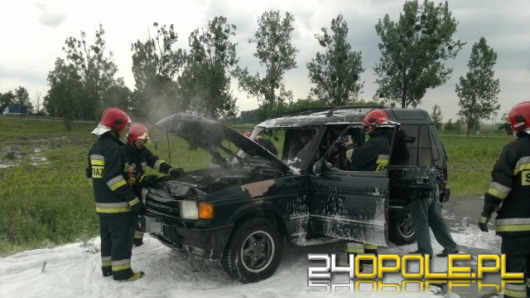 Samochód terenowy zapalił się podczas jazdy 