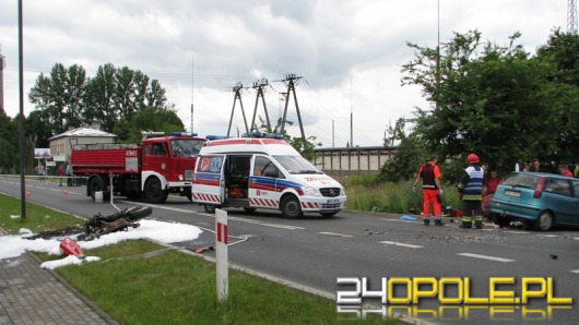 Motocykl zapalił się po zderzeniu z samochodem