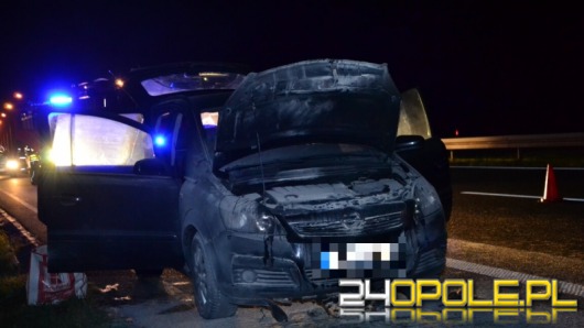 Kierowcy ugasili palący się na autostradzie samochód