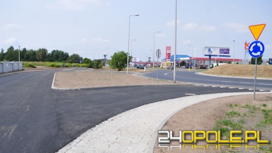 Otwarto nową drogę przy cmentarzu na Półwsi