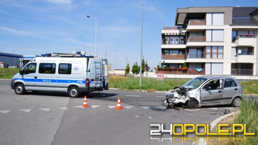 Pijany kierowca chevroleta wjechał w autobus 