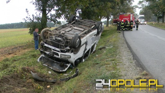 Bus dachował pod Namysłowem