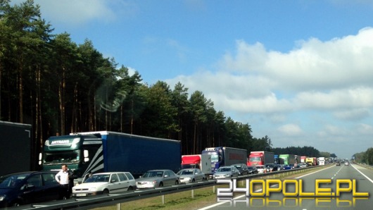 Awaria samochodu spowodowała ogromny korek na autostradzie