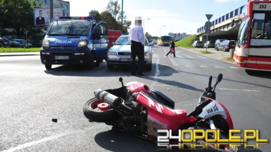 Kierowca audi zderzył się na rondzie ze skuterem