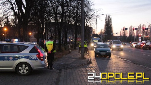 Kierowca mazdy potrącił kobietę i odjechał