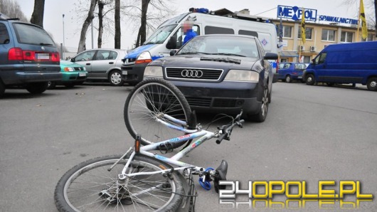 Rowerzystka wjechała w samochód
