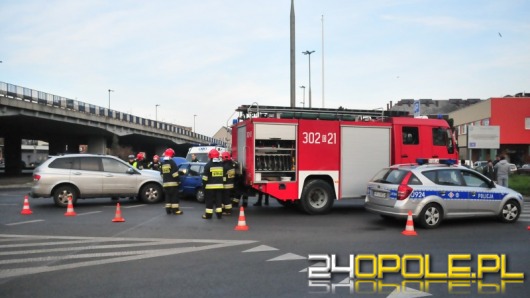 Spowodowała wypadek na rondzie, trafiła do szpitala