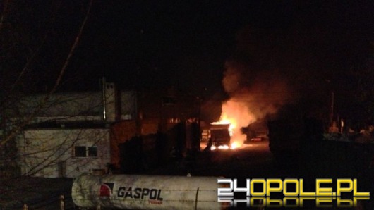 Ciężarówka z chemikaliami spłonęła w nocy w Opolu