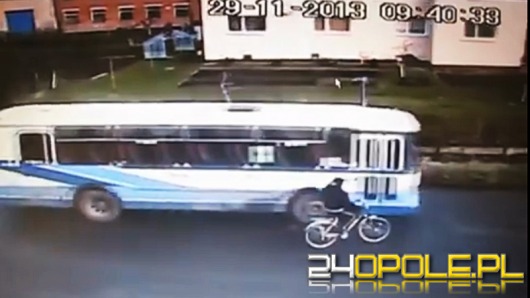 Monitoring zarejestrował zderzenie autobusu z rowerzystą