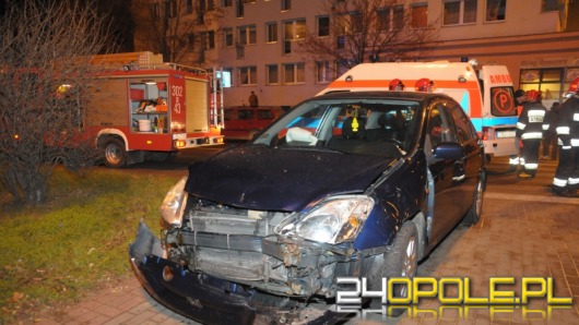 Wypadek na rondzie w Opolu, dwie osoby ranne