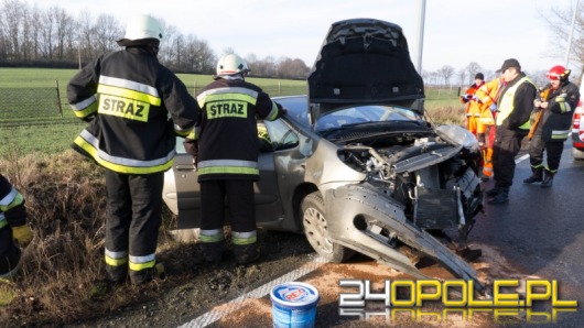 Citroen wypadł z drogi podczas wyprzedzania