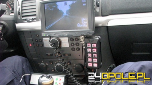 Pirat drogowy chciał wręczyć policjantom 100 euro łapówki 