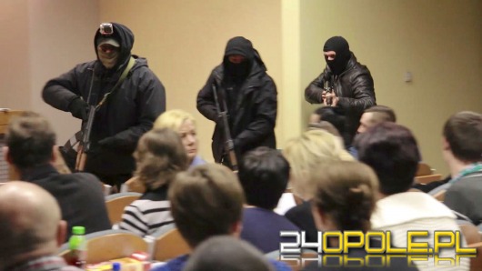 Symulacja ataku terrorystów na opolskiej uczelni [video]