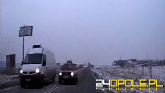 Kierowca nagrał samochodową kamerką niebezpieczny manewr