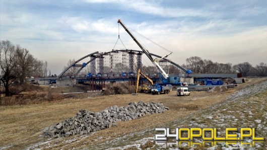 Budowa mostu łączącego Cisek i Bierawę na półmetku