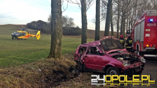 Cinquecento uderzyło w drzewo, dwie osoby ranne