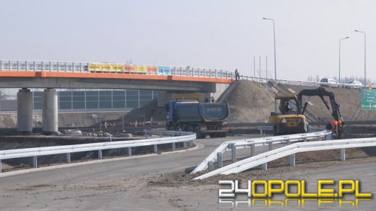 Wiadukt nad obwodnicą prawie gotowy. Zobacz relację z placu budowy.