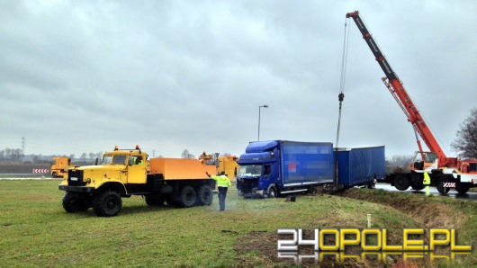 Kierowca ciężarówki zablokował rondo w Karczowie