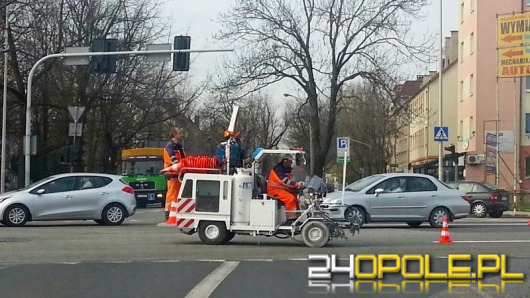 W Opolu trwa wiosenne malowanie pasów