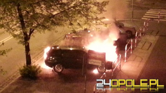 Pożar dwóch samochodów przy ulicy Sienkiewicza