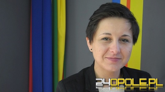 Pilor: Kobiety zabierają do Afganistanu szpilki i szminki