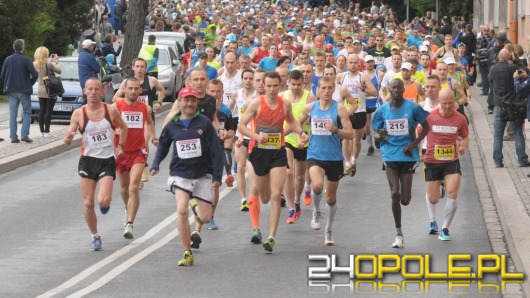Ponad 900 biegaczy wystartowało w IV Maratonie Opolskim