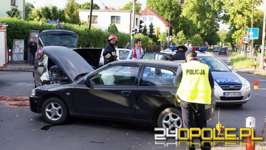 Audi i mitsubishi zderzyły się w Brzegu