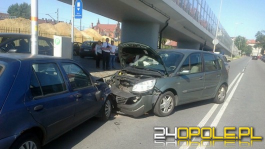 Trzy auta zderzyły się na ulicy Armii Krajowej