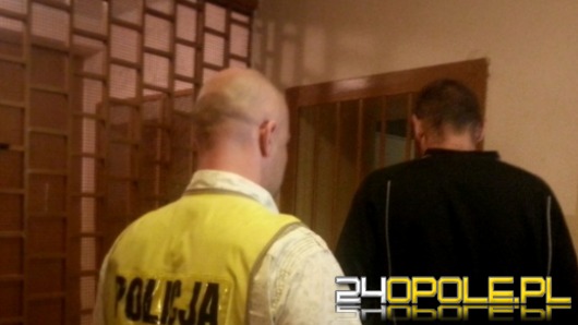 Napadli z nożem na przechodnia, są już w areszcie