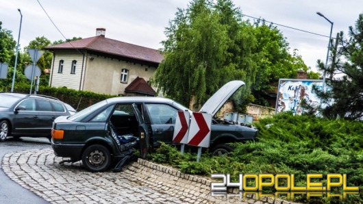 Audi wjechało na wysepkę w Byczynie