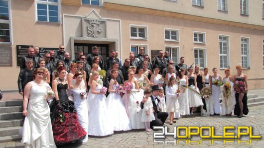 Parada panien młodych na opolskim rynku