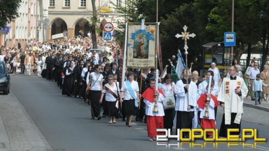 Dzisiaj Boże Ciało. Opolanie tłumnie uczestniczyli w procesji.