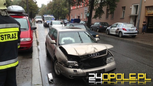 Wypadek na ul. Katowickiej, dwie osoby są ranne