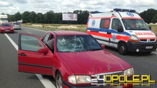 Robotnik kierujący ruchem potrącony przez samochód