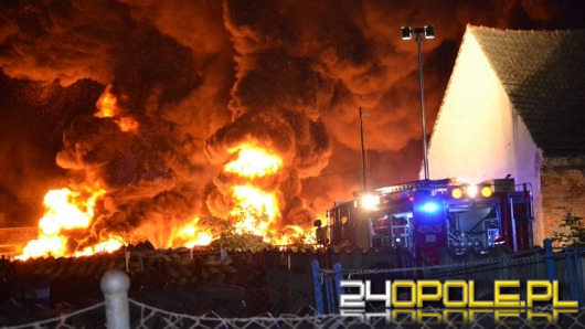 Ogromny pożar składowiska opon w Buszycach