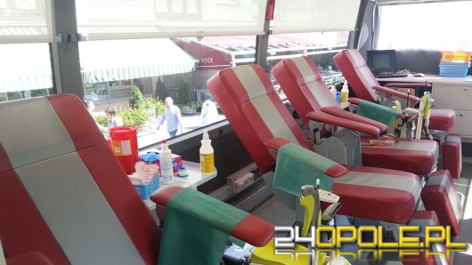 W wakacje krwiodawców jest mniej. Mimo to krwi nie brakuje.