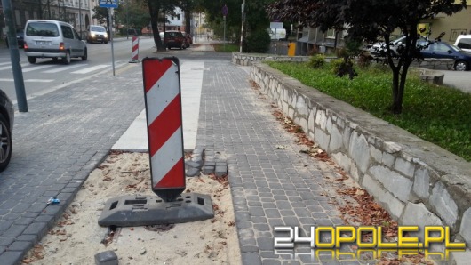 Opolanin: Chodnik rozkopany, robotnicy zniknęli