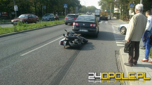 Motocyklistka uderzyła w tył volkswagena